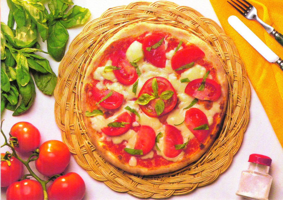 Fresh tomato and mozzarella pizza
