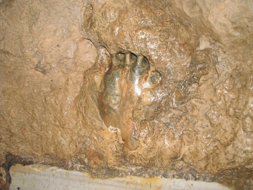 The hand imprint of the Turk, Montagna Spaccata