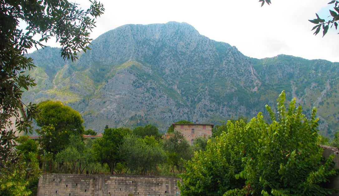 Monte Fammera, part of the Aurunci mountains, in Selvacava