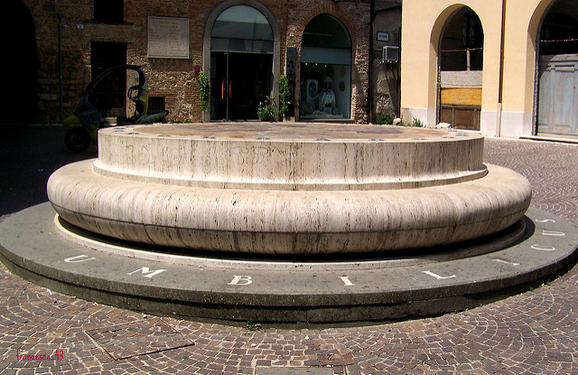 Umbilicus Italiae, Piazza San Rufo