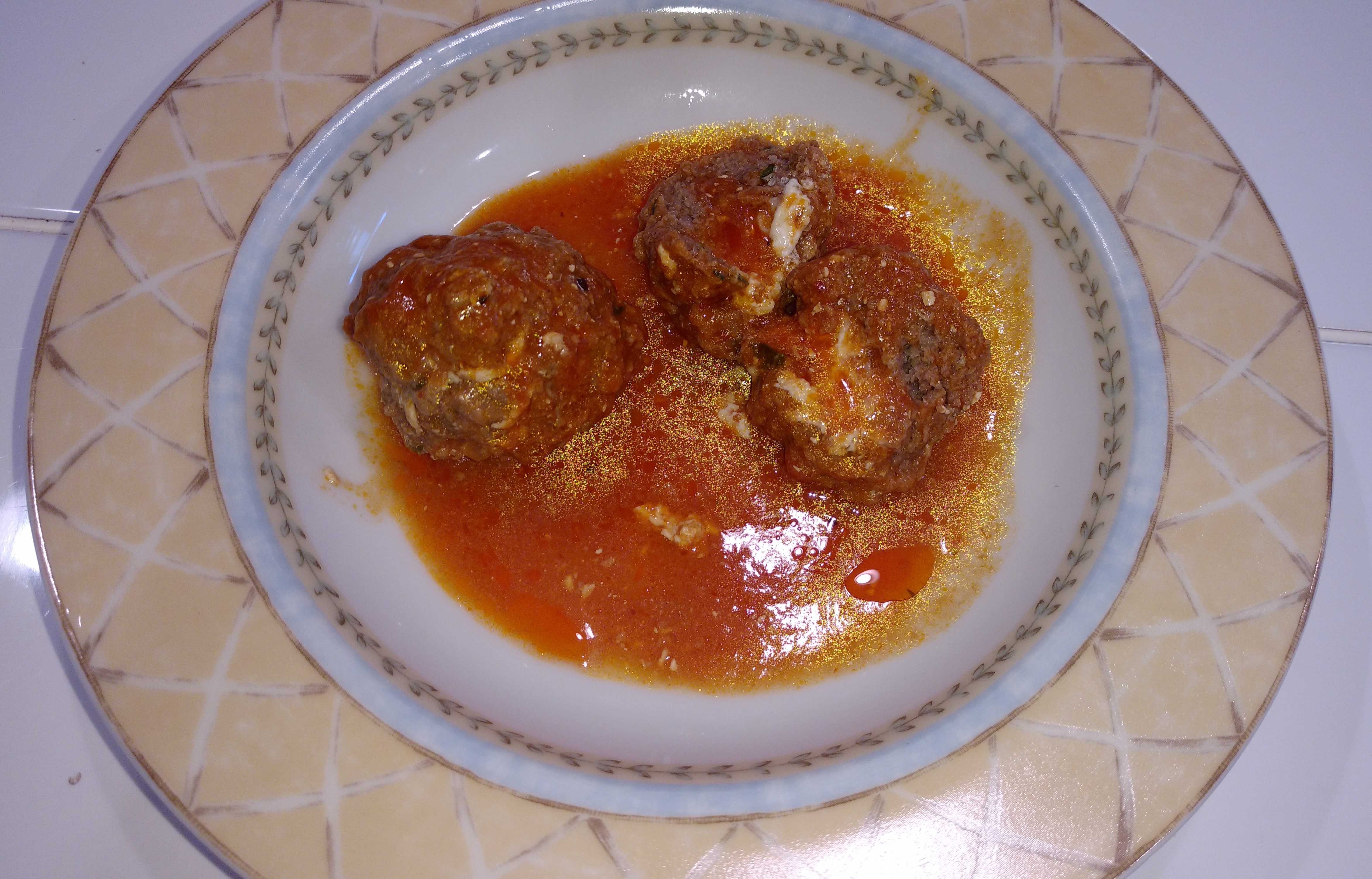 Meatballs stuffed with mozzarella