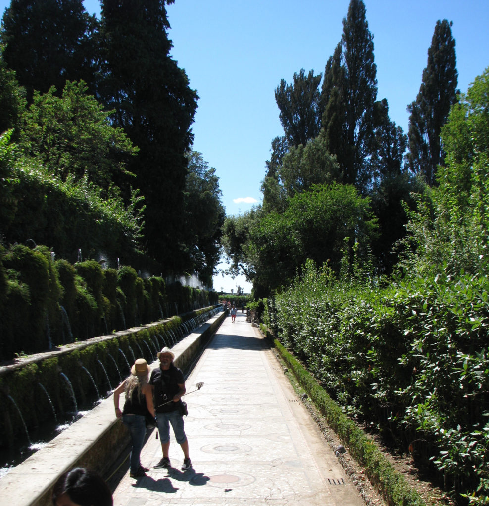 Walking through the gardens, Villa d'Este