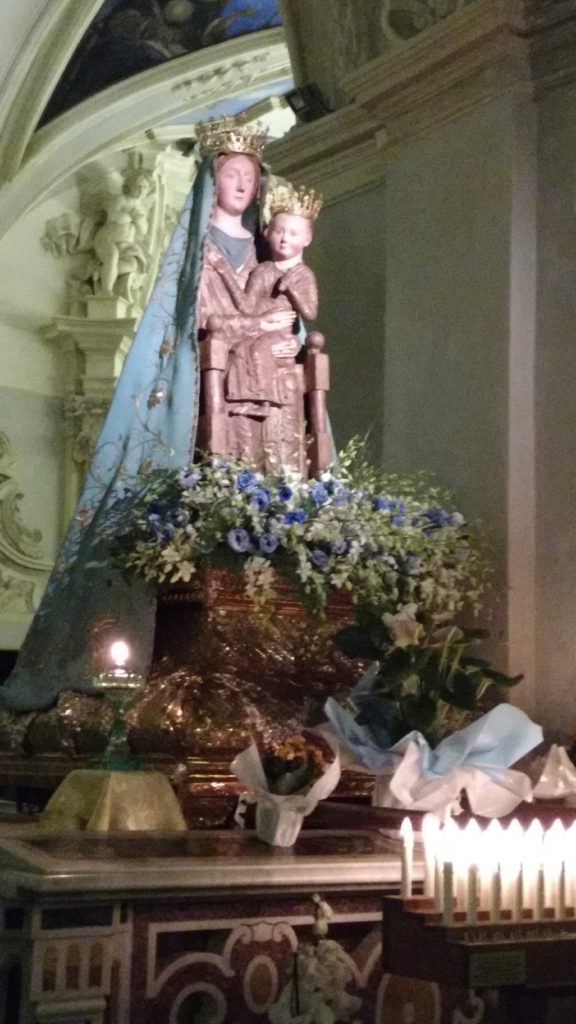 Statue of the Madonna del Piano carved entirely out of wood